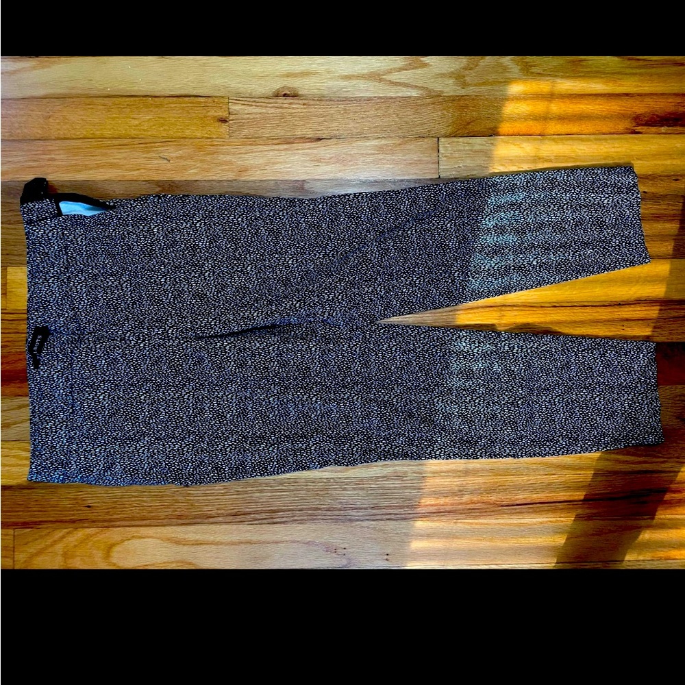 Petite dress pants! Such a cute pattern perfect for work
